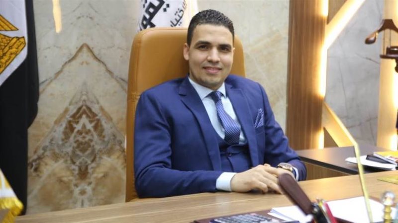 الكاتب ياسر الزنوتي