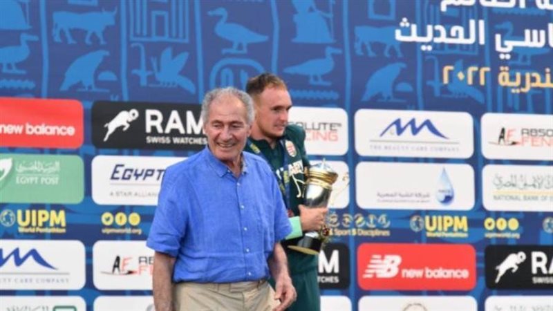 الدكتور حسن مصطفي