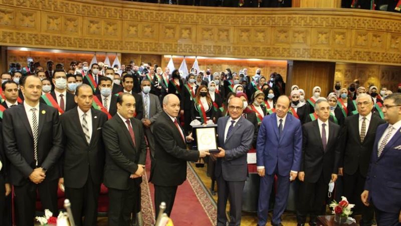 أداء اليمين