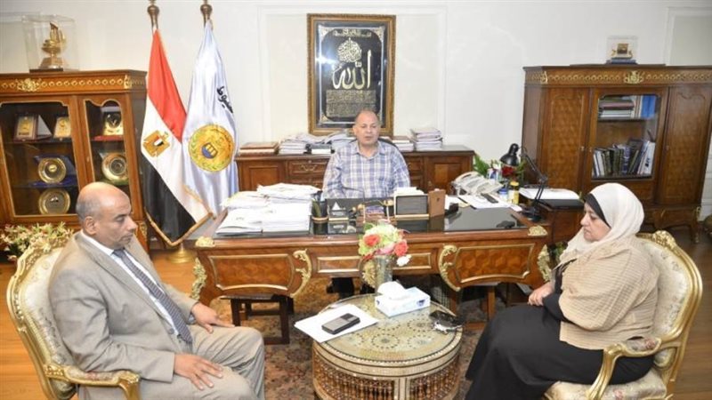 محافظ أسيوط يبحث