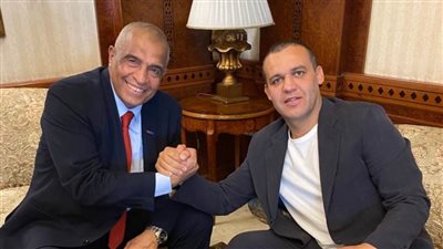 رئيس الاتحاد الدولي للملاكمة يصل القاهرة لحضور البطولة العربية