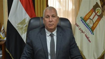 محافظ الوادي الجديد يوجه بحصر قرارات سحب الأراضي بالتزامن الموجة 20 لإزالة التعديات