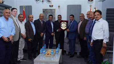 مجلس الأعمال اليمني والسفير اليمني يكرمان محافظ مرسي مطروح