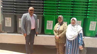 وزارة البيئة تقدم ٦٠٠ حاوية نظافة لمدارس قرى 