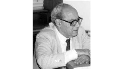 د.لويس عوض يضحك على والده!