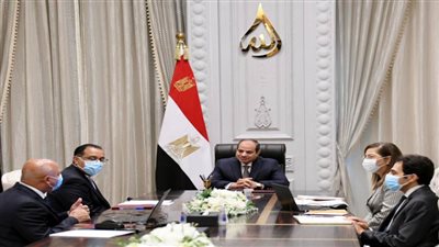 الرئيس السيسي يوجه بزيادة اعتماد مشروعات وزارة النقل على المكونات المصنعة محلياً