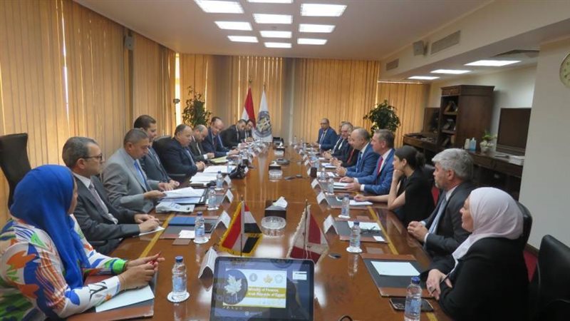 وزير المالية خلال