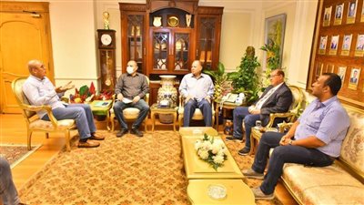 محافظ أسيوط يلتقي رئيس جهاز تعمير الوادي الجديد لمناقشة الموقف التنفيذي لمشروعات 