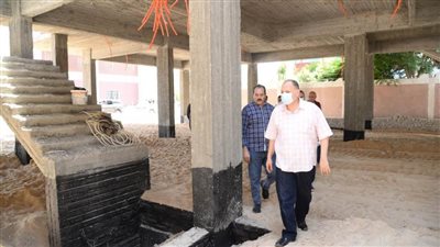 محافظ أسيوط يتفقد مجمع الخدمات الحكومية بقرية الزرابي