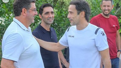 فيتوريا يجتمع بالجهاز الفني لنادي فاركو