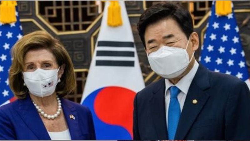 بيلوسي تلتقي كيشيدا