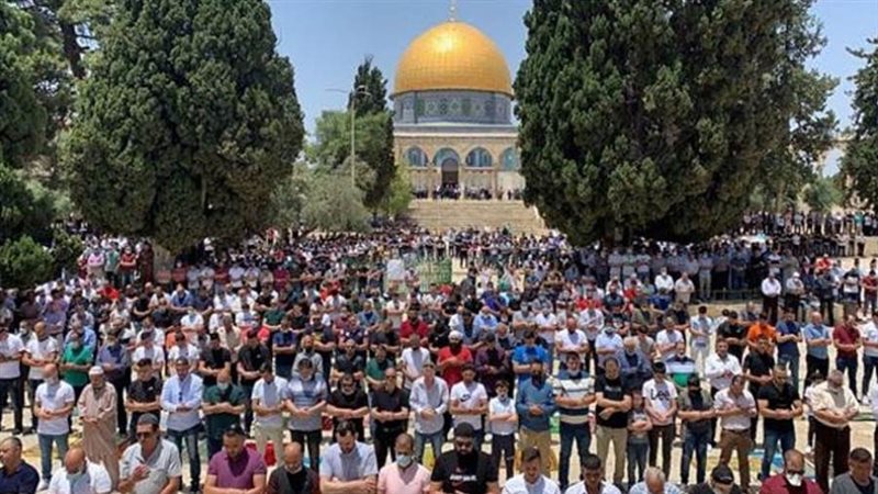 الفلسطينيين يؤدون