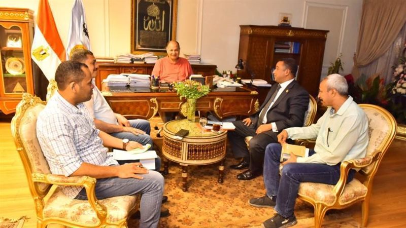 محافظ أسيوط يبحث