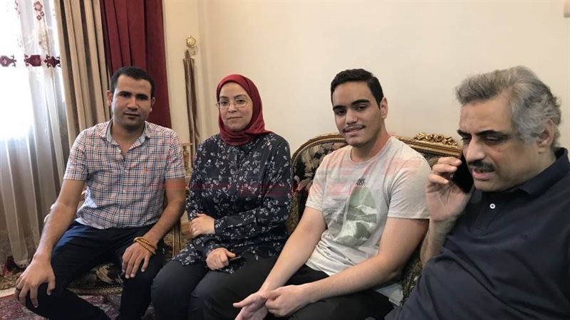 أسرة الطالب مع محرر