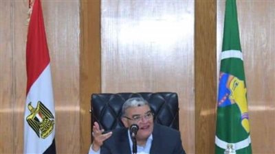 محافظ المنيا يقرر فتح التراخيص لـ12 سيارة أجرة ميكروباص تعمل بالغاز الطبيعي