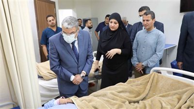 محافظ المنيا يتابع الحالة العامة لمصابي حادث سيارتين بمستشفى سمالوط التخصصي