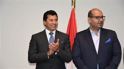 صبحي يكرم بعثة منتخب السباحة ويؤكد: سعداء بتربع مصر على عرش العرب