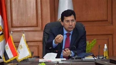 وزير الرياضة يُكرم بعثة المنتخب بعد تصدر الترتيب العام بالبطولة العربية للسباحة