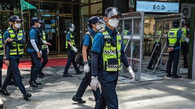 كوريا الجنوبية.. الشرطة تحقق مع عراقي رمى بأكثر من 15 ألف دولار في أحد شوارع سيول