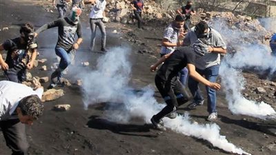 إصابات بالاختناق خلال مواجهات مع الاحتلال الإسرائيلي على مدخل البيرة الشمالي