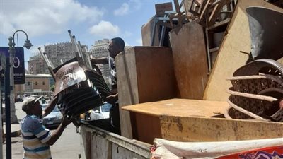 محافظ الإسكندرية يشدد على تكثيف الحملات المكبرة للتفتيش على المنشآت التجارية وإزالة الإشغالات بالأحياء