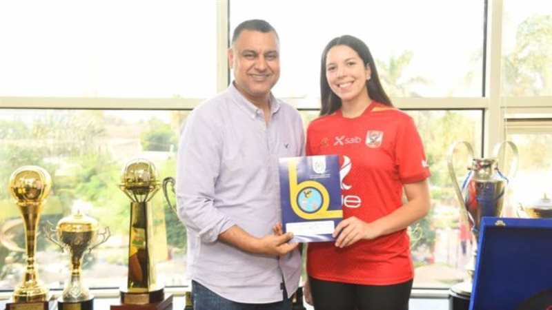 الأهلي يضم علياء