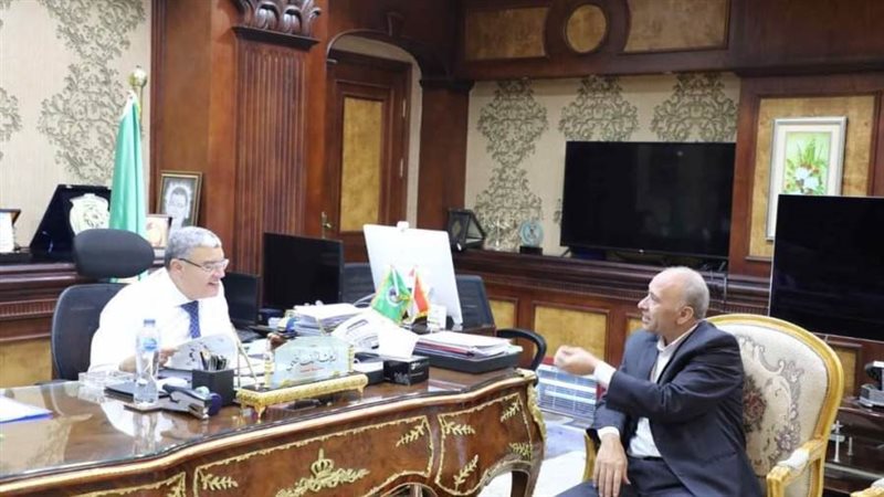 محافظ المنيا خلال