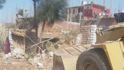قنا: إزالة 12 حالة تعد على أراضي أملاك الدولة والزراعة بفرشوط 