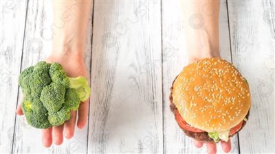 دراسة جديدة: الأطعمة غير الصحية تزيد من المخاطر القاتلة لممارسي الرياضة