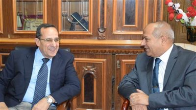 محافظ شمال سيناء يؤكد أن الدولة تولي اهتمامًا كبيرًا بقطاع الكهرباء