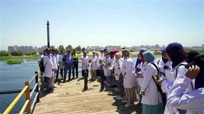 رحلة تعريفية لطلاب كلية الزراعة للتعرف على مراحل تنقية المياه بسوهاج