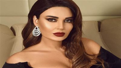 سيرين عبدالنور صحفية مشاكسة في 