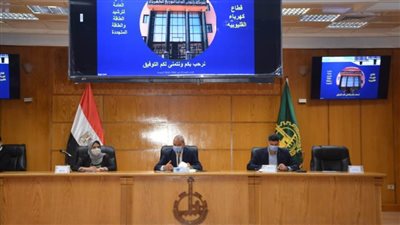 محافظ القليوبية يناقش آليات وإجراءات ترشيد استهلاك الكهرباء