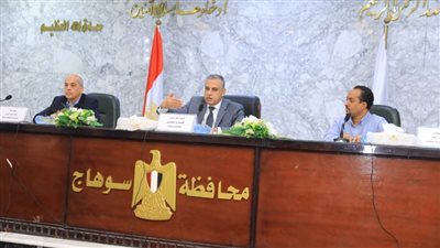 محافظ سوهاج يعقد اجتماعا موسعا لتنفيذ مبادرة رئيس الجمهورية زراعة 100 مليون شجرة