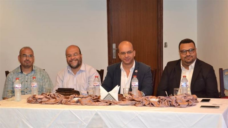 الكاتب الصحفي معتز