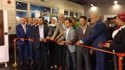 رئيس هيئة قصور الثقافة يفتتح معرض «البداية» بقاعة آدم حنين بالهناجر