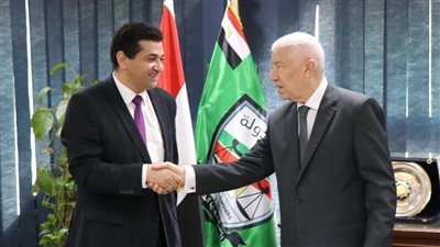 أحمد سليمان يحصل على المركز الأول في جائزة وقف الفنجري