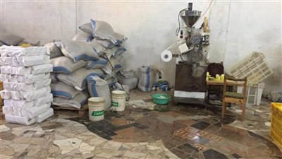 ضبط مصنع أغذية يتلاعب بتواريخ الصلاحية بالإسكندرية