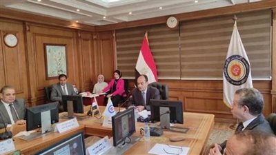 وزير التعليم العالي يستعرض تقريرًا حول اجتماع المجلس الأعلى لشؤون الدراسات العليا والبحوث