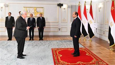 رئيس جامعة أسيوط يتقدم بالتهنئة إلى وزير التعليم العالي الجديد