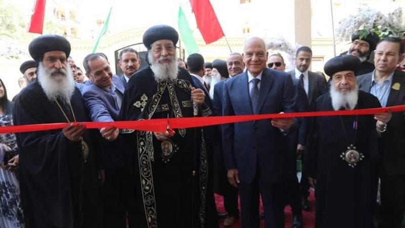 البابا ومحافظ الجيزة