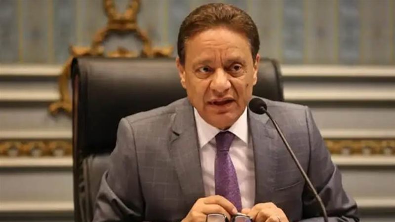 الكاتب الصحفي كرم