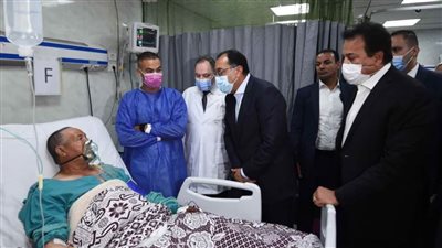 رئيس الوزراء يتفقد موقع الحريق بكنيسة الشهيد 