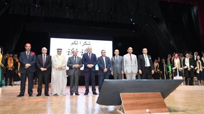 رئيس جامعة قناة السويس يشهد حفل تخرج الدفعة الأولى للكلية المصرية الصينية للتكنولوجيا التطبيقية