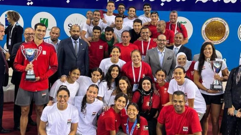 إدريس وسط أبطال السباحة