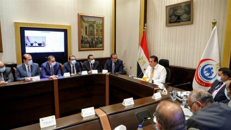 اجتماع وزير الصحة