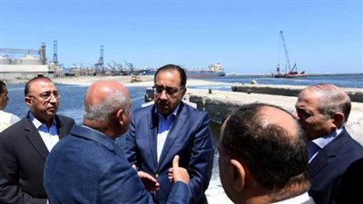 رئيس الوزراء يتفقد عددًا من المشروعات الجاري تنفيذها بميناء الإسكندرية