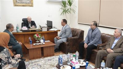 متابعة أعمال محور الفشن وطريق دمو وكوبري مشاة مزلقان المديرية ببني سويف 