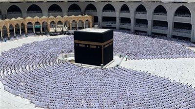 وزير السياحة والآثار يعتمد الضوابط المنظمة لرحلات العمرة