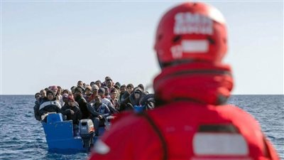 إيطاليا: منظمة إنسانية تنقذ 101 مهاجر غير شرعي كانوا يواجهون مخاطر